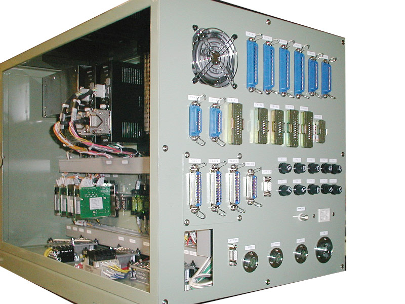 部品製造装置の制御盤、小型化